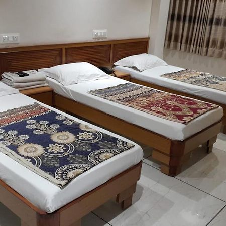 Hotel Ankit Virpur Екстериор снимка