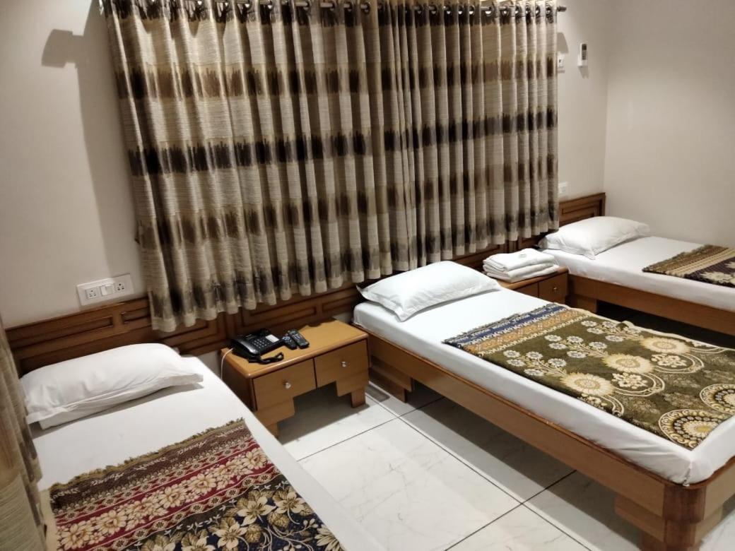 Hotel Ankit Virpur Екстериор снимка
