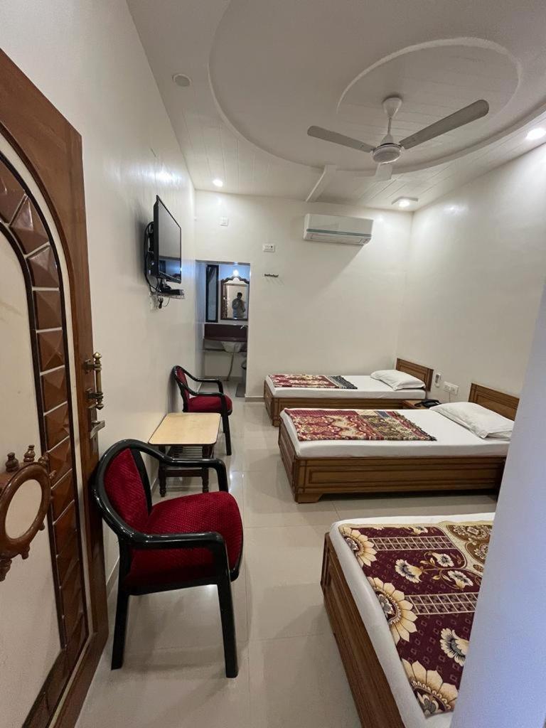 Hotel Ankit Virpur Екстериор снимка